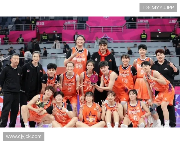 姚明带领中国女篮奋勇争先努力拼搏追逐篮球梦想