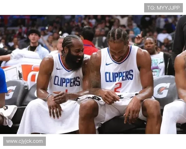 快船训练营第二天精彩瞬间哈登博格丹笑容满面小卡与保罗同框合影