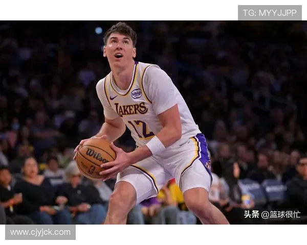 里夫斯神勇表现压哨三分精准命中助球队逆转胜利